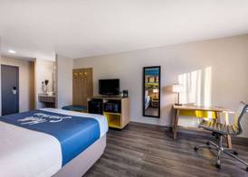 Days Inn by Wyndham Lathrop 5