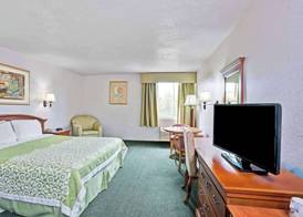 Days Inn & Suites by Wyndham Fullerton 5