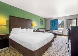SureStay Plus Hotel by Best Western Bettendorf 5