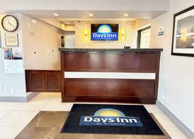 Days Inn by Wyndham St. Charles IL 3