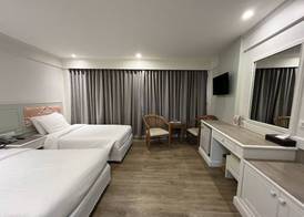 Dhevaraj Hotel 4