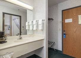Days Inn by Wyndham Battlefield Rd/Hwy 65 2