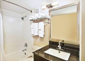 Days Inn by Wyndham Plattsburgh 3