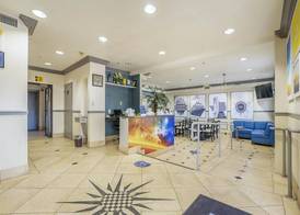 Days Inn & Suites by Wyndham Webster NASA-ClearLake-Houston 3