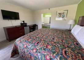 Executive Inn & Suites 4