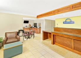 Days Inn by Wyndham Overland Park/Metcalf/Convention Center 2