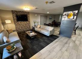 Super 8 by Wyndham Sealy 4