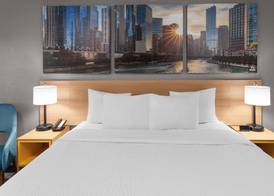Days Inn by Wyndham Waukegan Great Lakes-Free Breakfast and Naval Base Shuttle 3