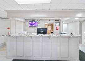 Red Roof Inn & Suites Fayetteville-Fort Bragg 4