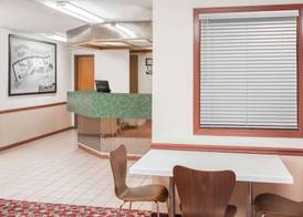 Super 8 by Wyndham Shipshewana 2