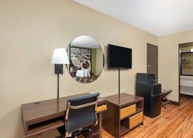 Super 8 by Wyndham Kingsport 5
