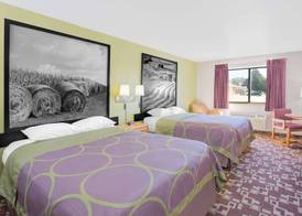 Super 8 by Wyndham Independence IA 4