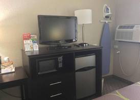 Super 8 by Wyndham Mundelein/Libertyville Area 4