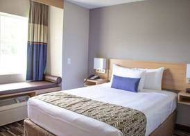 Microtel Inn & Suites by Wyndham Camp Lejeune/Jacksonville 5