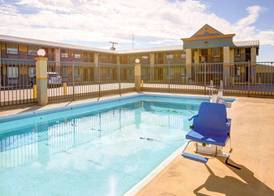 Econo Lodge Temple 5