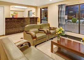 Super 8 by Wyndham Mont Belvieu - Baytown East 2
