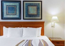 La Quinta Inn & Suites by Wyndham Redding 5