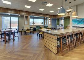 Fairfield Inn and Suites by Marriott Houston Brookhollow 2