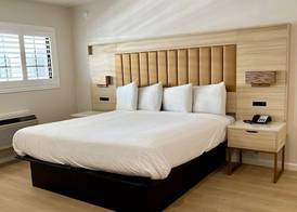 Nob Hill Motor Inn -Newly Updated Rooms! 5