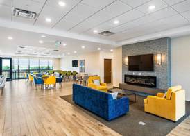 Comfort Inn & Suites 3