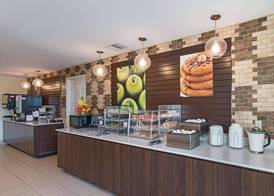 La Quinta Inn & Suites By Wyndham Mathis 2