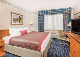 Ramada by Wyndham Kent Seattle Area 5