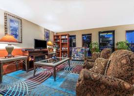 Super 8 by Wyndham Denton 2
