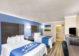 Days Inn & Suites by Wyndham Braunig Lake 5