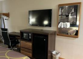 Super 8 by Wyndham Gilman 4