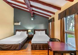 Econo Lodge Montreal-Brossard 5
