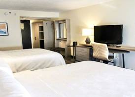 Holiday Inn & Suites OVERLAND PARK-CONV CTR by IHG 2