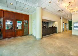 Grand Park Hotel & Suites Downtown Vancouver, an Ascend Collection Hotel 2