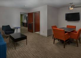 Holiday Inn Express & Suites LAWRENCE by IHG 2