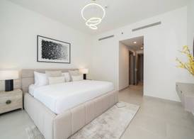 Luxury 1BR LIV Marina Modern Marina View 5