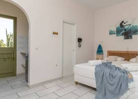 Studios Vrettos Beachside Hotel 4
