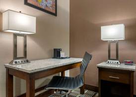 Econo Lodge Shelbyville North 5