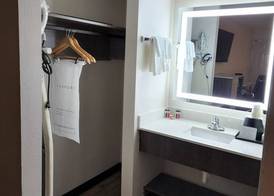 Days Inn by Wyndham Clemson 4