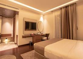 Best Western PLUS Runway 4