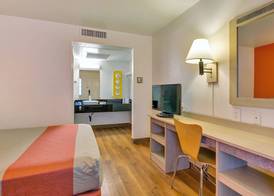 Super 8 by Wyndham Santa Rosa North 2