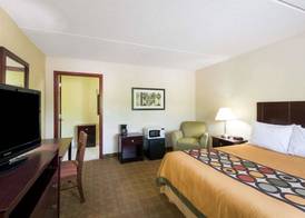 Super 8 by Wyndham White River Junction 4