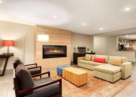 Country Inn & Suites by Radisson, Cedar Rapids Airport, IA 2