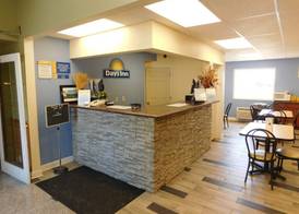 Days Inn by Wyndham West Branch Iowa City Area 3