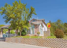 Super 8 by Wyndham Auburn 4