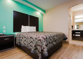 Palace Inn and Suites - Willowbrook Mall 5