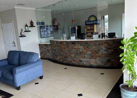 Days Inn by Wyndham Humble/Houston Intercontinental Airport 2