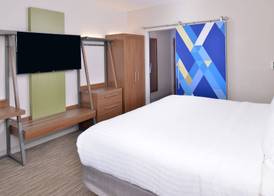 Holiday Inn Express & Suites MADISON by IHG 5