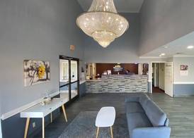 Days Inn & Suites by Wyndham Winnie 3