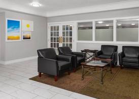 Days Inn & Suites by Wyndham Arlington Heights 3