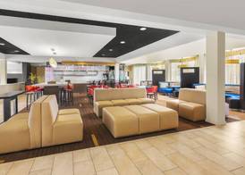 Super 8 by Wyndham Dallas Love Field Airport 5