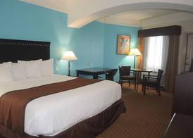 Baymont by Wyndham Galveston 4